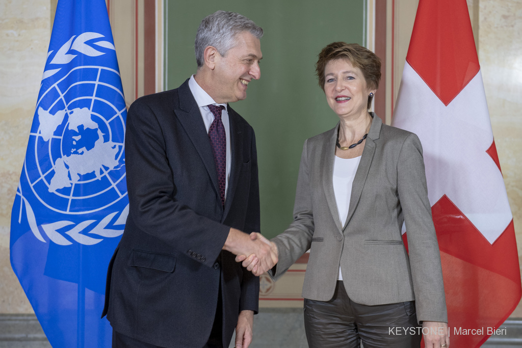 Bundesrätin Simonetta Sommaruga begrüsst UNO-Hochkommissar für Flüchtlinge Filippo Grandi